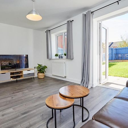 Cosy,Modern And Relaxing 3 Bedroom House With Parking Манчестър Екстериор снимка