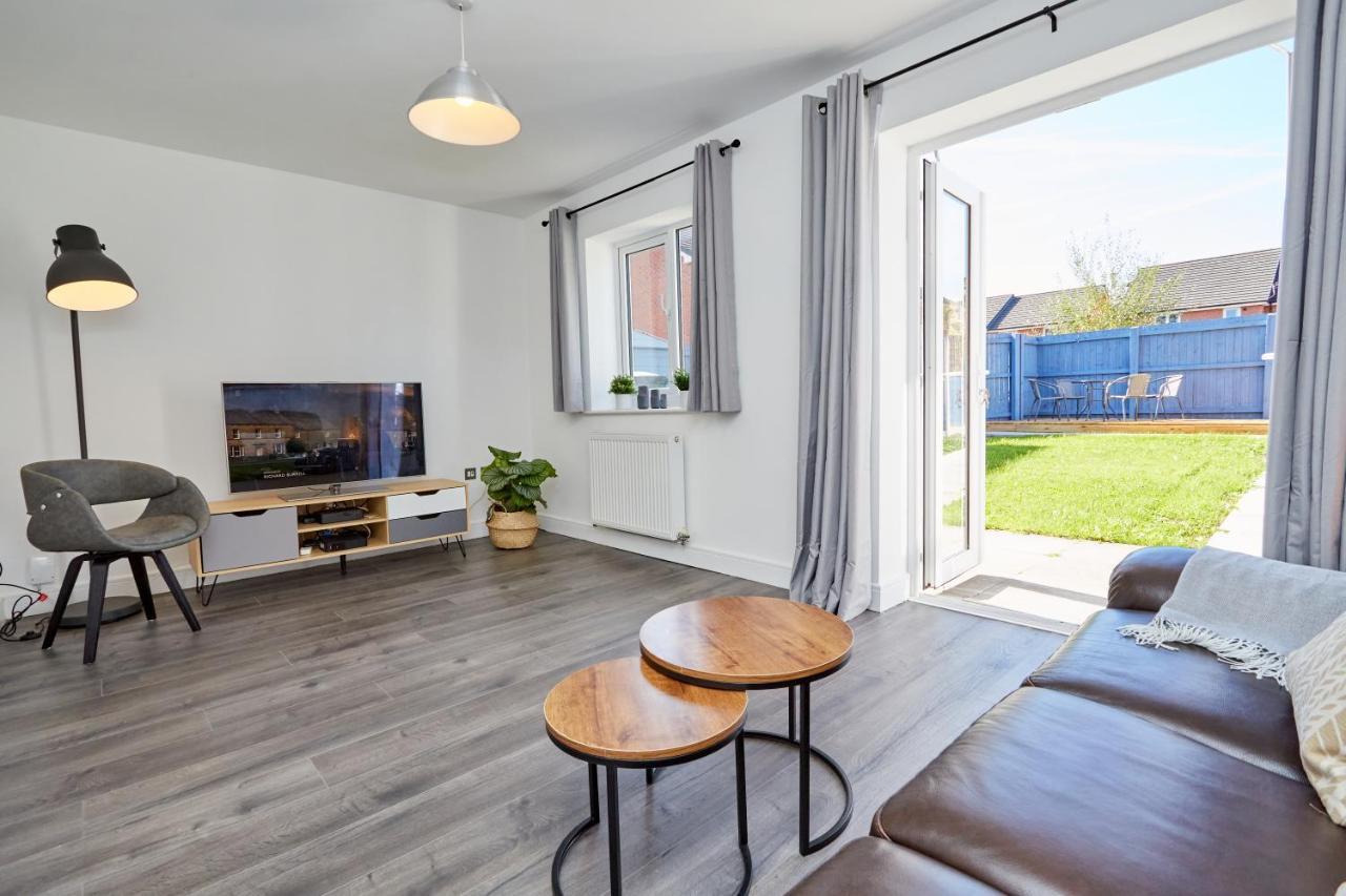 Cosy,Modern And Relaxing 3 Bedroom House With Parking Манчестър Екстериор снимка