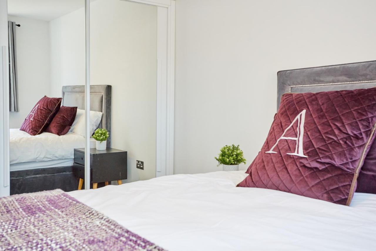 Cosy,Modern And Relaxing 3 Bedroom House With Parking Манчестър Екстериор снимка